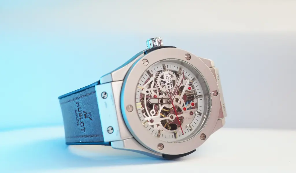 ساعة كلاسيكية أنيقة من  - Hublot Geneve watch (بديل للأصلي)